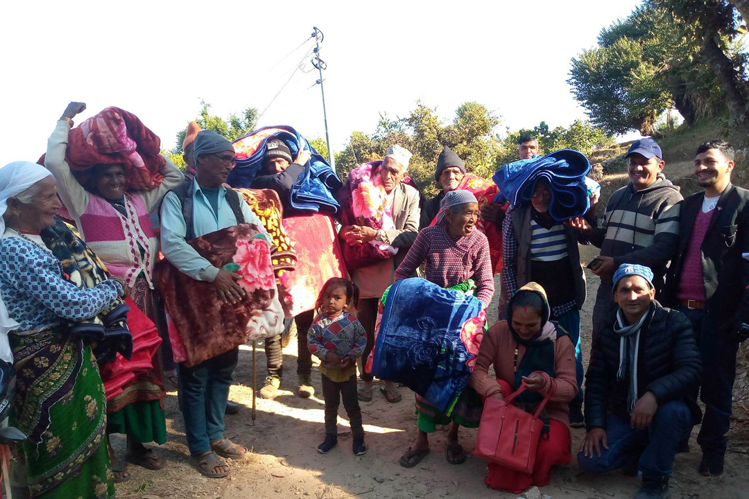 बैतडीको पाटन –१ मा जेष्ठ नागरिकलाई कम्बल वितरण 